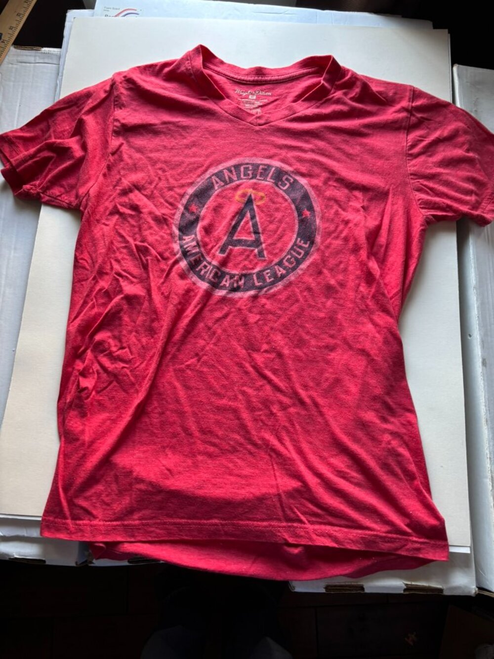 Preowned MLB Los Angeles Angels Medium V-Neck T-Shirt